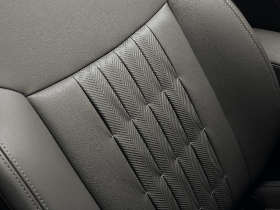 Детали интерьера Fiat 500 Giorgio Armani 2020 года  (фото 9 из 17)